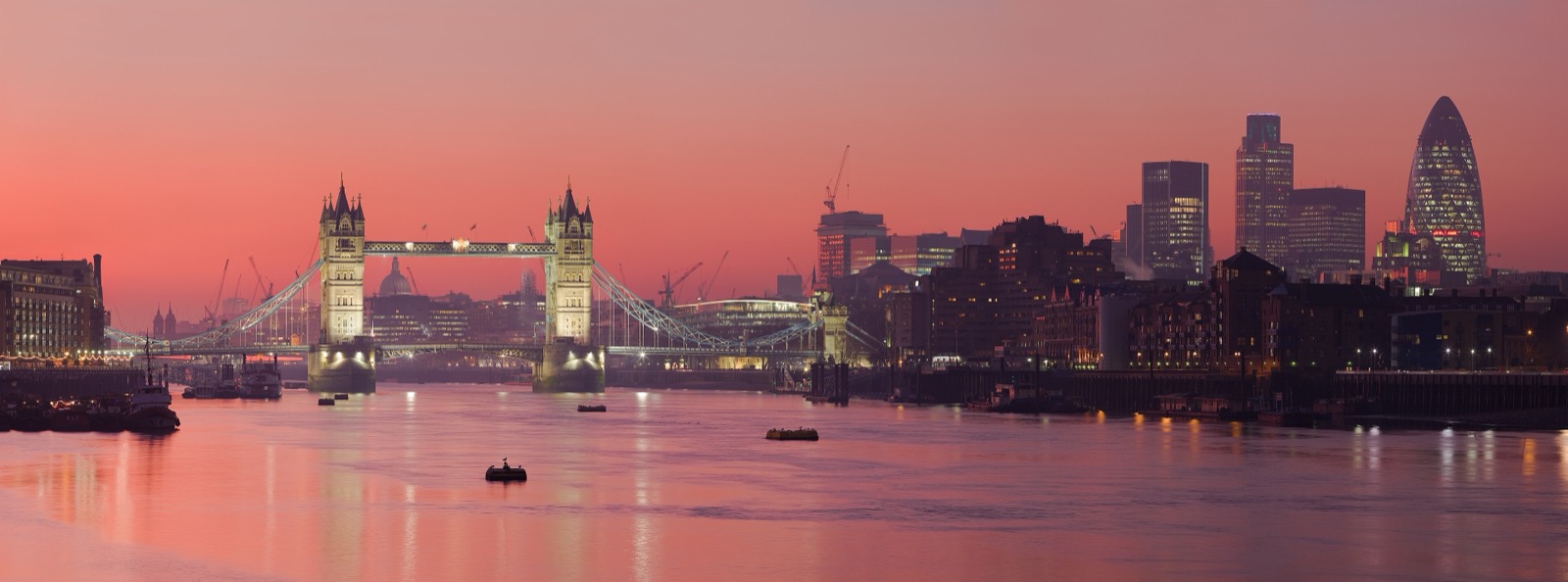 Il Tamigi al tramonto dal South Bank